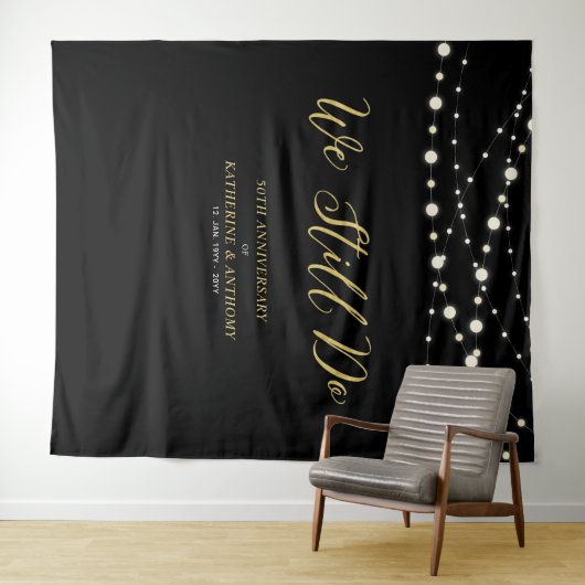 Wir tun es noch | String Lights Wedding Anniversar Wandteppich (Beispiel (Horizontal))