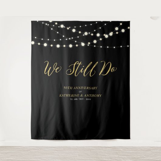 Wir tun es noch | String Lights Wedding Anniversar Wandteppich (Vorderseite)