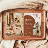 Wir tun | Moderner Bogen Terracotta Bold Wedding Einladung