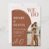 Wir tun | Moderner Bogen Terracotta Bold Wedding Einladung (Vorderseite)