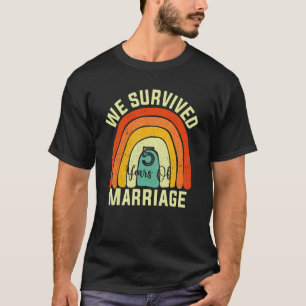Wir überlebten 5 Jahre Eheleute am 5. T-Shirt