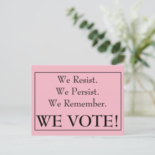 Wir widerstehen, wir bleiben, wir erinnern uns, da postkarte (Stehend Vorderseite)