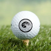 Wirbelförmiger Wellenkreis Golfball (Insitu T-Shirt)