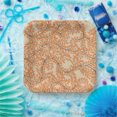 Wirbelnde orangefarbene Blätter auf beigem Hinterg Pappteller (Party)