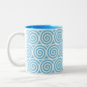 Wirbelnde Spiralkreise auf Türkis und Weiß Zweifarbige Tasse
