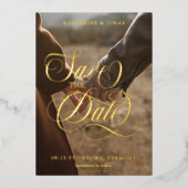 Wirbles Gold-Kalligrafie-Foto Save the Date Folieneinladung (Vorderseite)