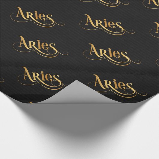 Wirbles Script Zodiac Sign Aries Gold auf Schwarz Geschenkpapier (Ecke)