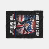 Wird nie aufhören, für Amerika zu kämpfen Trump 20 Fleecedecke (Vorderseite (Horizontal))