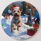 Wire Fox Terrier Running Snow mit Weihnachtshut Button (Vorderseite)