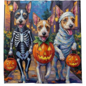 Wire Fox Terrier Trick-or-Treating Halloween Duschvorhang (Vorderseite)