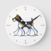 Wire Fox Terrier Trot Runde Wanduhr (Vorderseite)