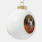 Wirefox Terrier im Herbst Leaves Fall Inspiriert Keramik Kugel-Ornament (Links)