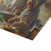 Wirehaired Pointing Griffon Cooking in Kitchen Schneidebrett (Ecke)