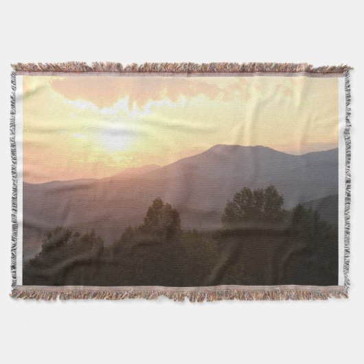 Wirf eine Decke mit Sonnenaufgang in den Bergen! (Vorderseite)