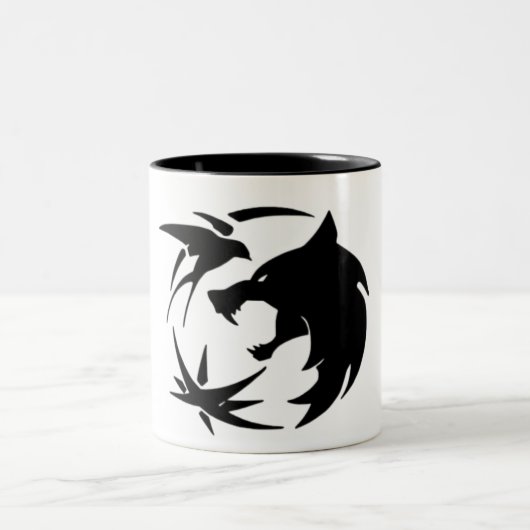 Wirf eine Münze zum Hexer Zweifarbige Tasse (Mittel)