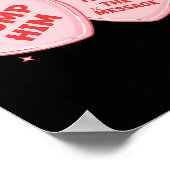 Wirf Ihn Candy Heart Lustiger Valentinstag Poster (Ecke)