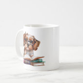 Wirklich Niedlicher Welpe auf Büchern Kaffeetasse (Vorderseite Links)