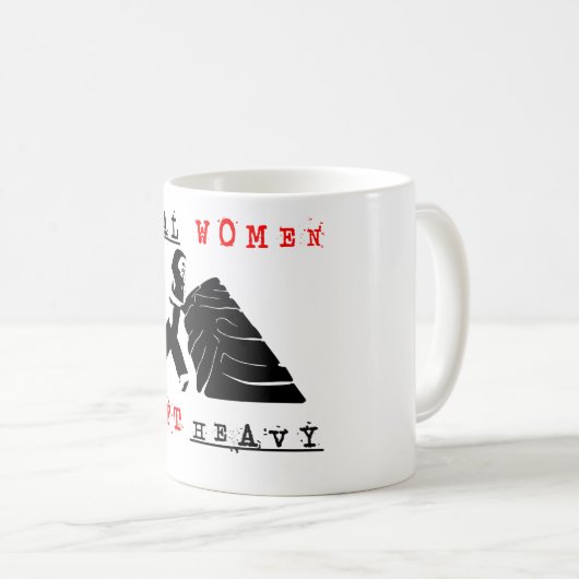 Wirkliche Frauen heben schwere Tasse an (VorderseiteRechts)