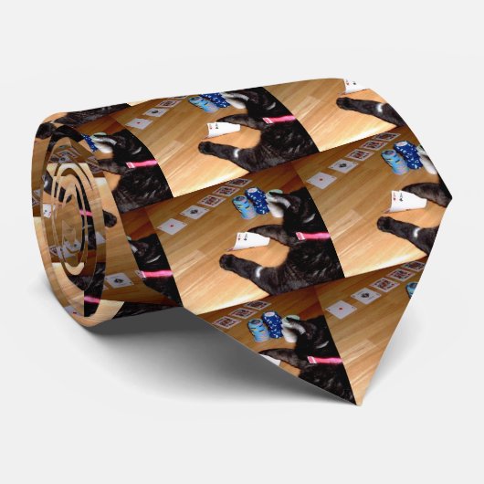 Wirkliche Kitty-Katze, die Poker-Krawatte spielt Krawatte (Gerollt)