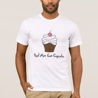 Wirkliche Männer essen kleine Kuchen T-Shirt