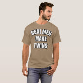 WIRKLICHE MÄNNER MACHEN ZWILLINGE T-Shirt (Vorne ganz)