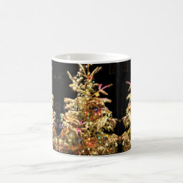 Wirklicher Baum-wirklicher Schnee-wirkliches Kaffeetasse