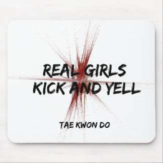 Wirklicher Mädchen-Tritt und Schrei Taekwondo Mousepad