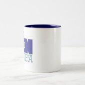 Wirklicher Mann-Getränk-Tee (blau) Zweifarbige Tasse (Mittel)