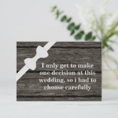 Wirst du mein Trauzeuge sein? Holz Hintergrund Inv Einladung (Stehend Vorderseite)