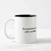 Wirtschaftswissenschaftler tun es mit der zweifarbige tasse (Links)