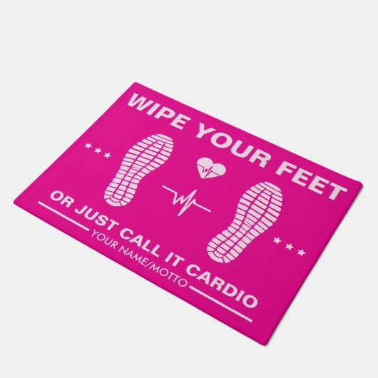 Wischen Sie Ihre Füße - Fun Pink Cardio Gym Fußmatte (Schrägansicht)