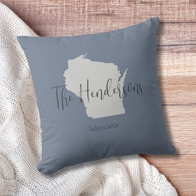 Wisconsin Staat Kontur Minimal Throw Kissen (Show pride for your state and personalize it!  "love makes this house a home in <your state>")