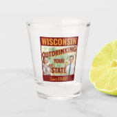 Wisconsin übertrinkt Ihren Staat seit 1848 Schnapsglas (Vorderseite)
