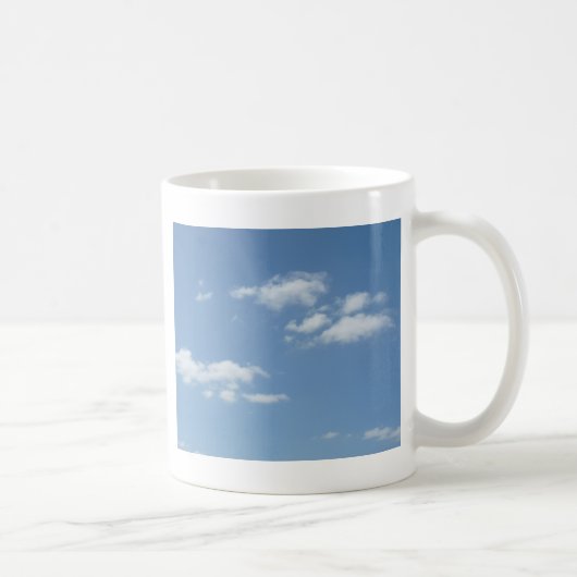 Wispy Clouds Powder Blue Sky Kaffeetasse (Rechts)