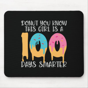 Wissen Sie, dieses Mädchen ist ein 100 Tage klüger Mousepad