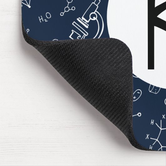 Wissenschaft / Chemie Doodle-Muster Monogramm Mousepad (Ecke)