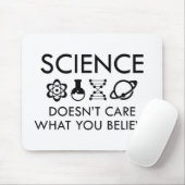 Wissenschaft ist es egal, was man glaubt mousepad (Mit Mouse)