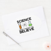 Wissenschaft ist es egal, was man glaubt ovaler aufkleber (Umschlag)