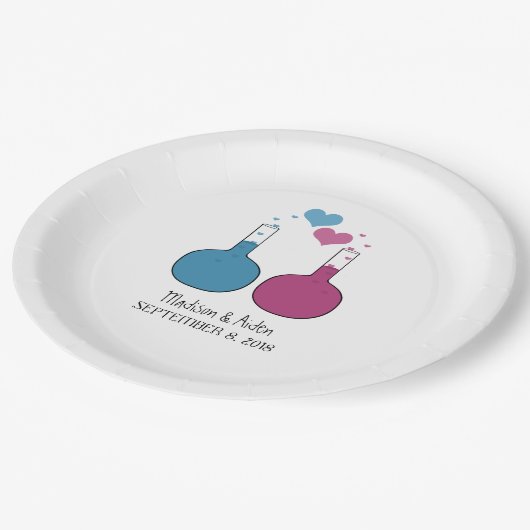 Wissenschaft von Liebe Hochzeitspapier-Tellern Pappteller (Schrägansicht)