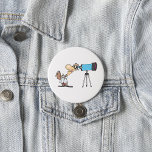 Wissenschaftler mit Telescope Astronomie Science S Button<br><div class="desc">Erhöhen Sie Ihre Liebe für die Astronomie mit unserem "Astronomer Looking Through a Telescope"-Button. Dieses faszinierende Design zeichnet sich durch einen engagierten Astronom aus, der durch ein Teleskop schaut und das Wesen der Neugier und des Wunders einfängt. Ideal für Stargazer, Wissenschaftsfans und diejenigen, die sich für die Geheimnisse des Universums...</div>