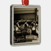 Wissenschafts-Lektion an der London-Mittelschule Silbernes Ornament (Rechts)