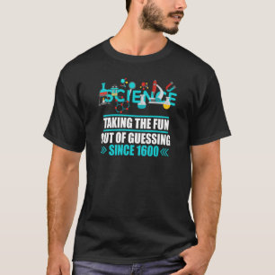 Wissenschaftslehrer Student, der den Spaß aus dem T-Shirt