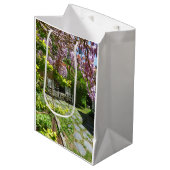 Wisteria and Rocking Chairs - Martha's Vineyard Mittlere Geschenktüte (Vorderseite Schrägansicht)