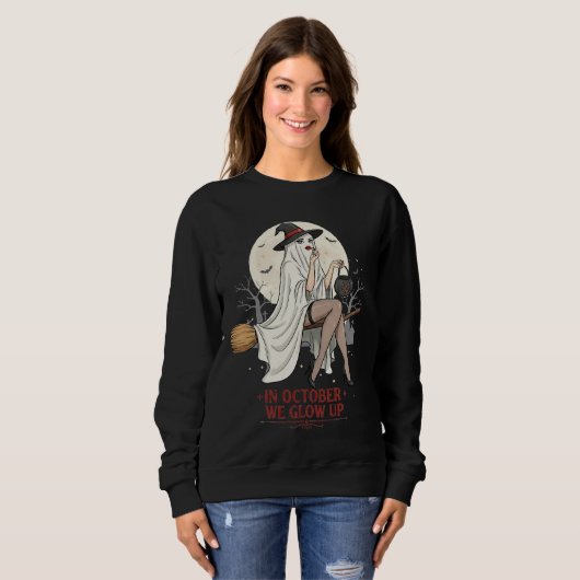 Witch Ghost Halloween Design – In October We Glow  Sweatshirt (Vorne ganz)