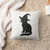 Witch’s Cat – Black Ink Halloween Illustration on Kissen (Decke)