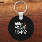Witch Way To Lates Funny Halloween Lates Yoga Refo Schlüsselanhänger (Vorderseite)
