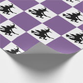 Witches on Purple & White Checkered Wrapping Paper Geschenkpapier (Ecke)