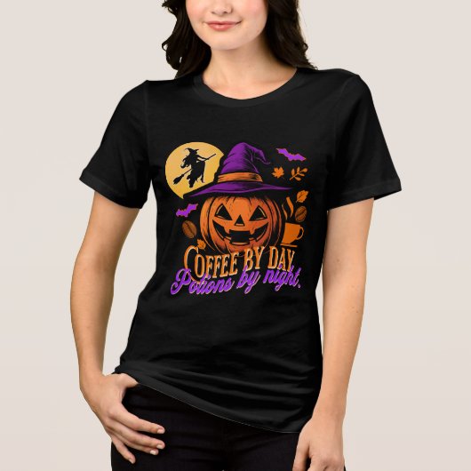 Witchy Halloween Coffee By Day Potions By Night Tri-Blend Shirt (Vorderseite)