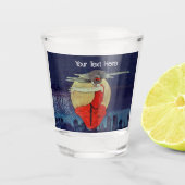 Witchy Lady Floating in Sky over City Schnapsglas (Vorderseite)