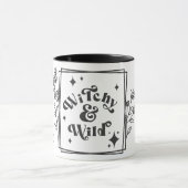 Witchy und Wild Retro schwarz Happy Halloween Tasse (Zentrum)